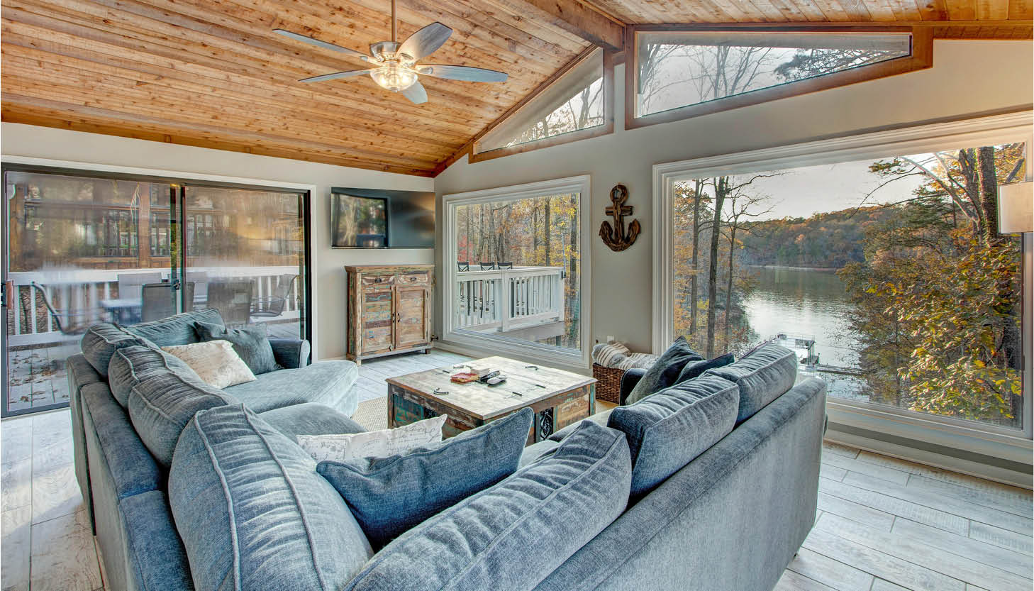 Cabin with living room view of Lake Lanier